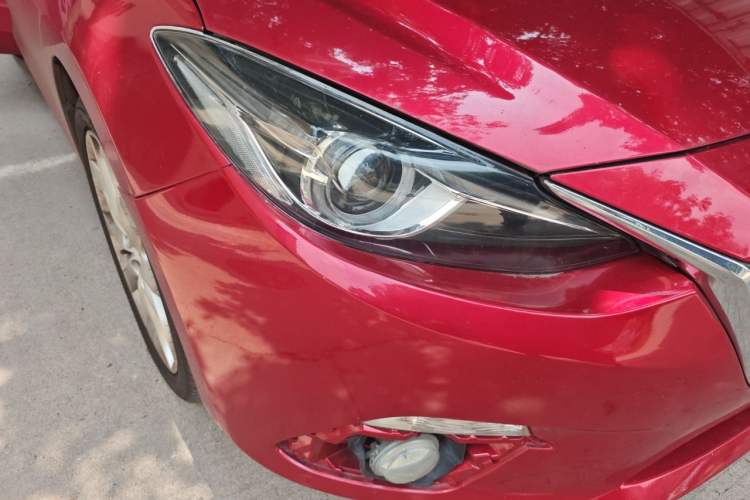 Used Mazda 3 Axela 2014 Hatchback 2.0L Automatic Sport Model Right Front Headlight