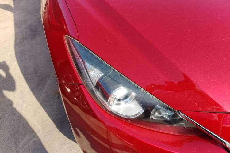 Used Mazda 3 Axela 2014 Hatchback 1.5L Automatic Luxury Model Right Front Headlight