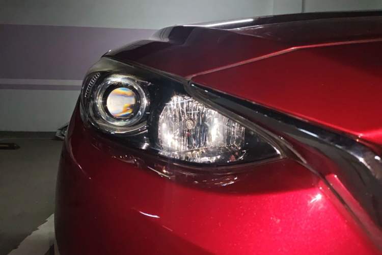 Used Mazda 3 Axela 2014 Sedan 1.5L Automatic Luxury Model Right Front Headlight