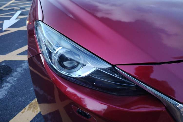 Used Mazda 3 Axela 2014 Sedan 2.0L Automatic Flagship Model Right Front Headlight