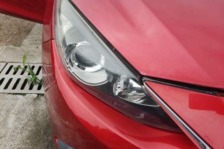 Used Mazda 3 Axela 2014 Sedan 2.0L Automatic Sport Model Right Front Headlight