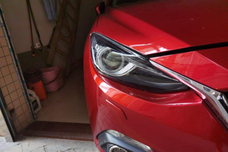 Used Mazda 3 Axela 2014 Hatchback 2.0L Automatic Flagship Model Right Front Headlight