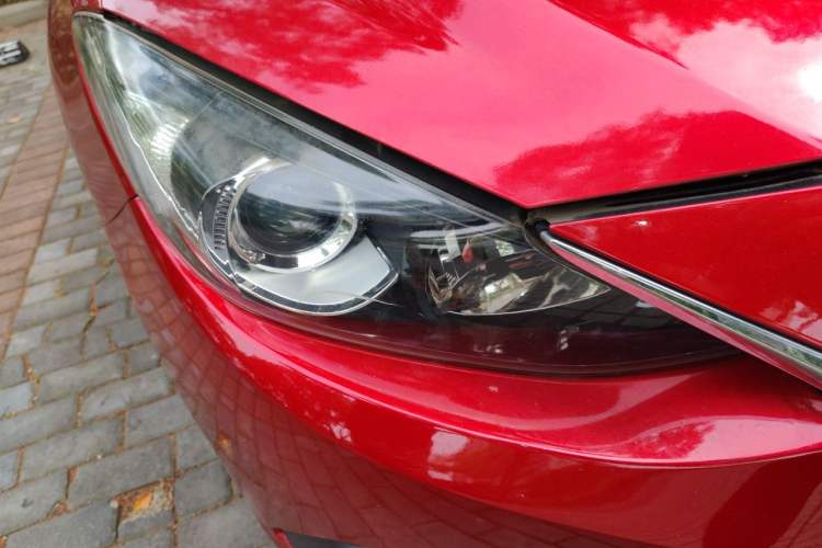 Used Mazda 3 Axela 2014 Sedan 1.5L Automatic Luxury Model Right Front Headlight