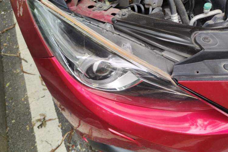 Used Mazda 3 Axela 2014 Hatchback 2.0L Automatic Flagship Model Right Front Headlight
