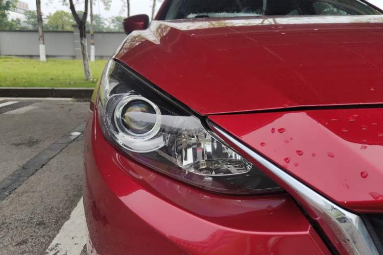 Used Mazda 3 Axela 2014 Sedan 2.0L Automatic Sport Model Right Front Headlight