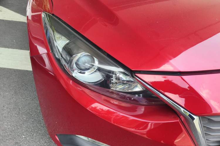 Used Mazda 3 Axela 2014 Sedan 2.0L Automatic Sport Model Right Front Headlight