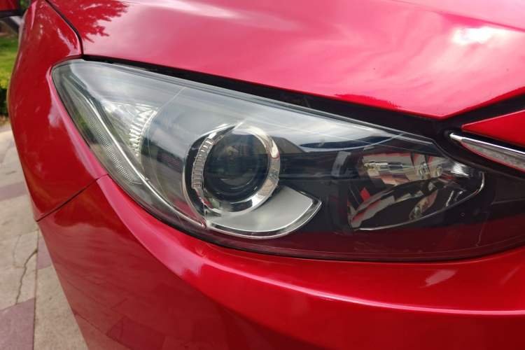 Used Mazda 3 Axela 2014 Hatchback 2.0L Automatic Sport Model Right Front Headlight