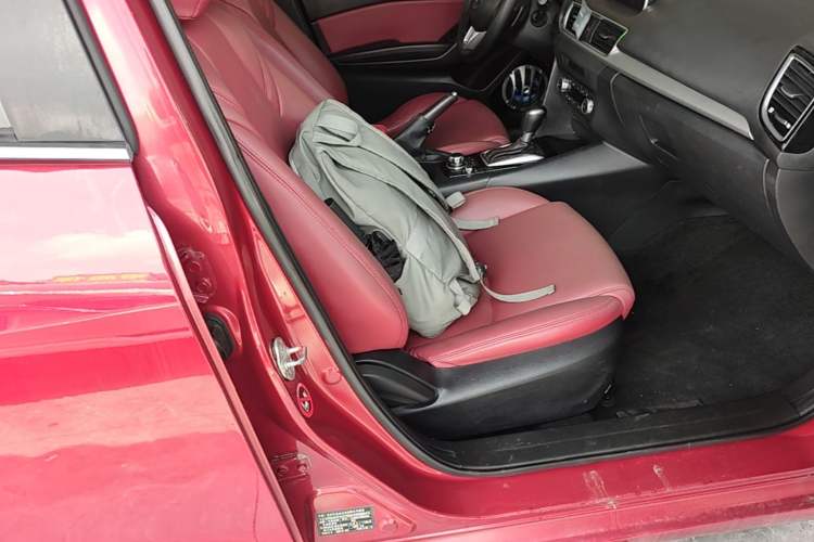 Used Mazda 3 Axela 2014 Sedan 2.0L Automatic Sport Model Right Front Seat