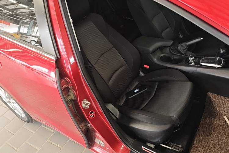 Used Mazda 3 Axela 2014 Sedan 1.5L Automatic Luxury Model Right Front Seat