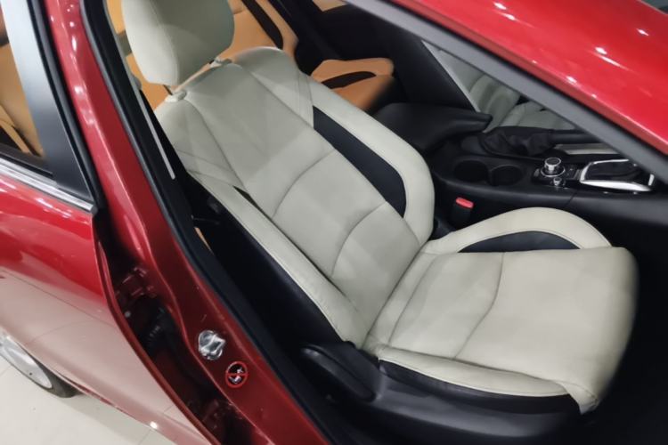 Used Mazda 3 Axela 2014 Sedan 2.0L Automatic Sport Model Right Front Seat