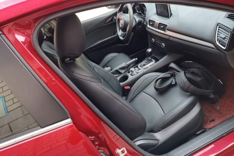 Used Mazda 3 Axela 2014 Sedan 1.5L Automatic Luxury Model Right Front Seat