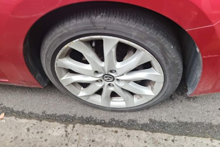 Used Mazda 3 Axela 2014 Hatchback 2.0L Automatic Flagship Model Right Front Wheel Hub