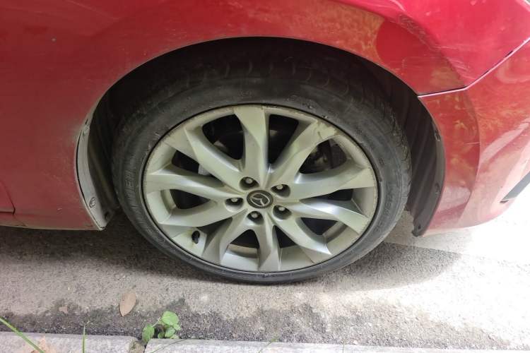 Used Mazda 3 Axela 2014 Sedan 2.0L Automatic Flagship Model Right Front Wheel Hub