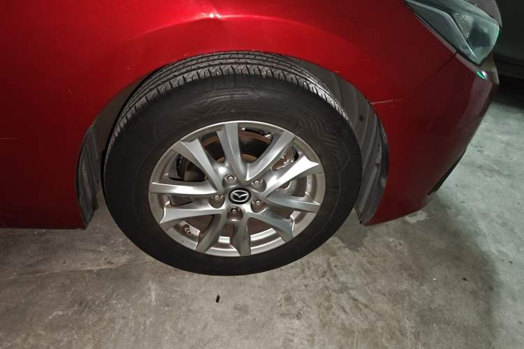 Used Mazda 3 Axela 2014 Sedan 1.5L Automatic Comfort Model Right Front Wheel Hub