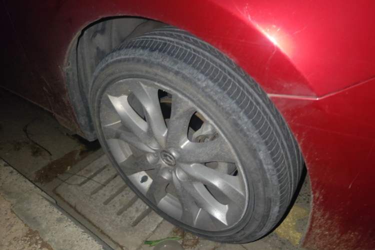 Used Mazda 3 Axela 2014 Sedan 2.0L Automatic Sport Model Right Front Wheel Hub