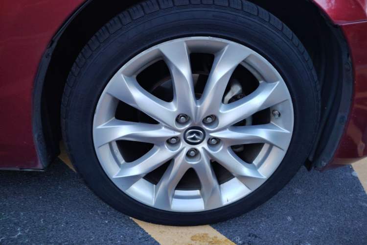 Used Mazda 3 Axela 2014 Sedan 2.0L Automatic Flagship Model Right Front Wheel Hub