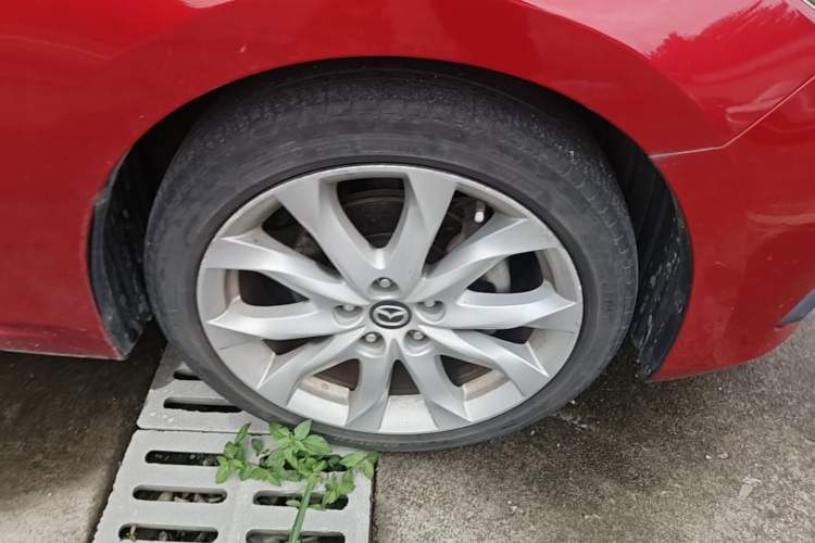 Used Mazda 3 Axela 2014 Sedan 2.0L Automatic Sport Model Right Front Wheel Hub