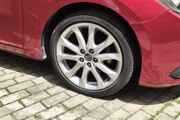 Used Mazda 3 Axela 2014 Sedan 2.0L Automatic Flagship Model Right Front Wheel Hub