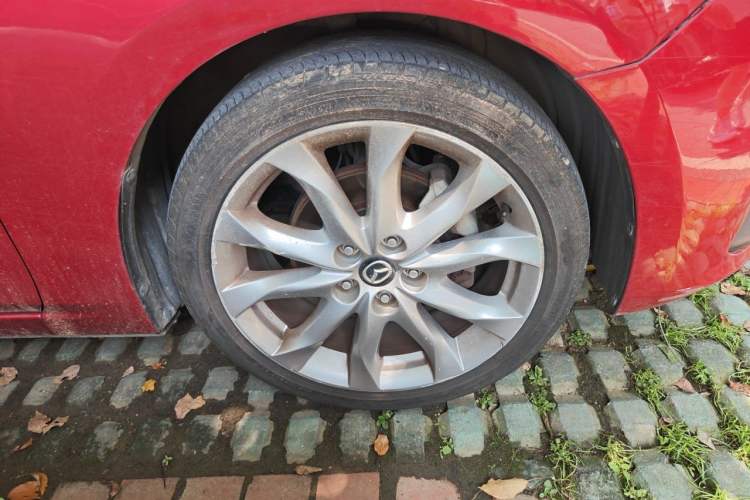 Used Mazda 3 Axela 2014 Sedan 2.0L Automatic Flagship Model Right Front Wheel Hub