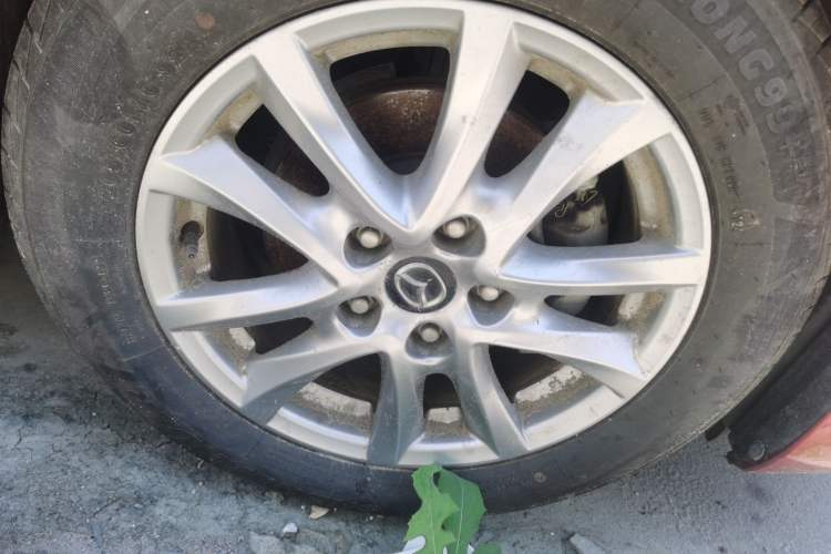 Used Mazda 3 Axela 2014 Sedan 1.5L Manual Comfort Model Right Front Wheel Hub
