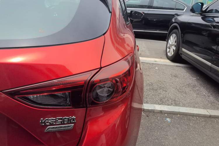 Used Mazda 3 Axela 2014 Hatchback 1.5L Automatic Luxury Model Right Rear Taillight