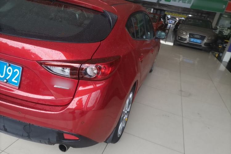 Used Mazda 3 Axela 2014 Hatchback 2.0L Automatic Flagship Model Right Rear Taillight