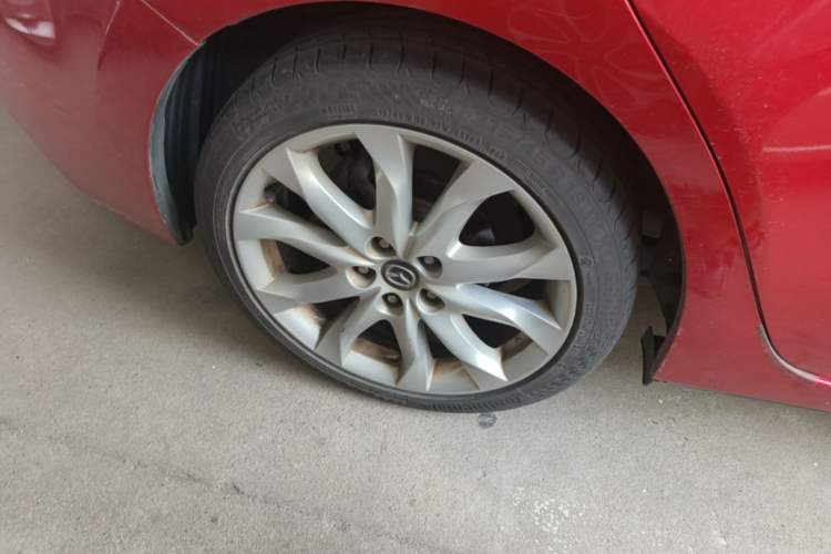 Used Mazda 3 Axela 2014 Sedan 2.0L Automatic Sport Model Right Rear Wheel Hub