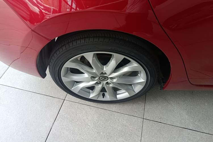 Used Mazda 3 Axela 2014 Sedan 2.0L Automatic Sport Model Right Rear Wheel Hub