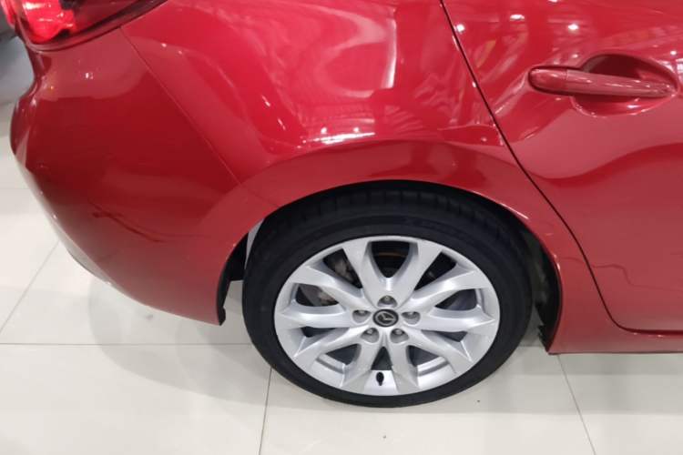 Used Mazda 3 Axela 2014 Sedan 2.0L Automatic Sport Model Right Rear Wheel Hub