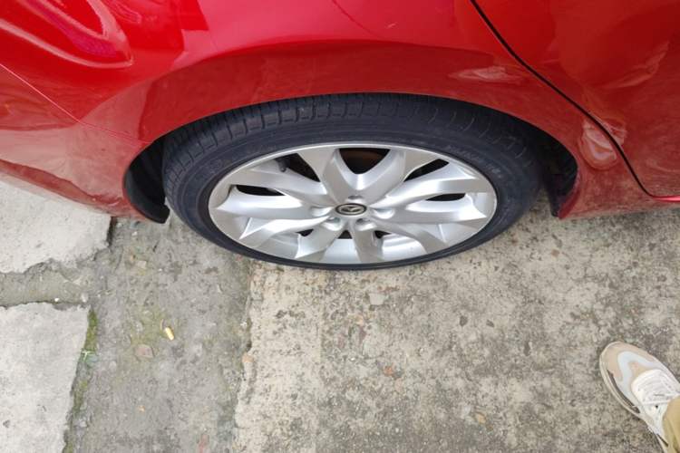 Used Mazda 3 Axela 2014 Sedan 2.0L Automatic Sport Model Right Rear Wheel Hub