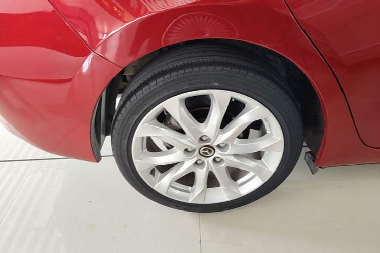 Used Mazda 3 Axela 2014 Sedan 2.0L Automatic Sport Model Right Rear Wheel Hub
