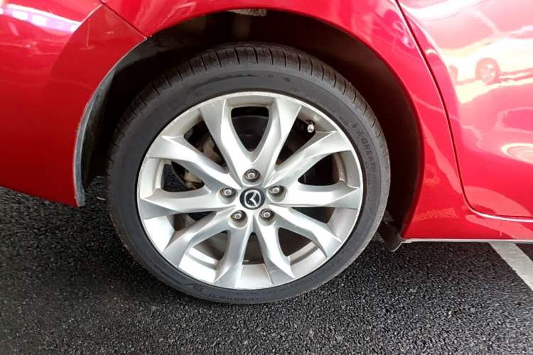 Used Mazda 3 Axela 2014 Sedan 2.0L Automatic Sport Model Right Rear Wheel Hub