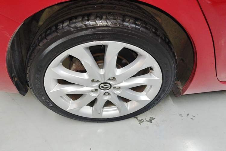 Used Mazda 3 Axela 2014 Sedan 2.0L Automatic Sport Model Right Rear Wheel Hub