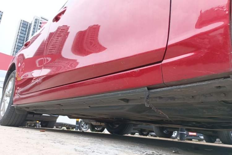 Used Mazda 3 Axela 2014 Sedan 1.5L Automatic Comfort Model Right Side Sill