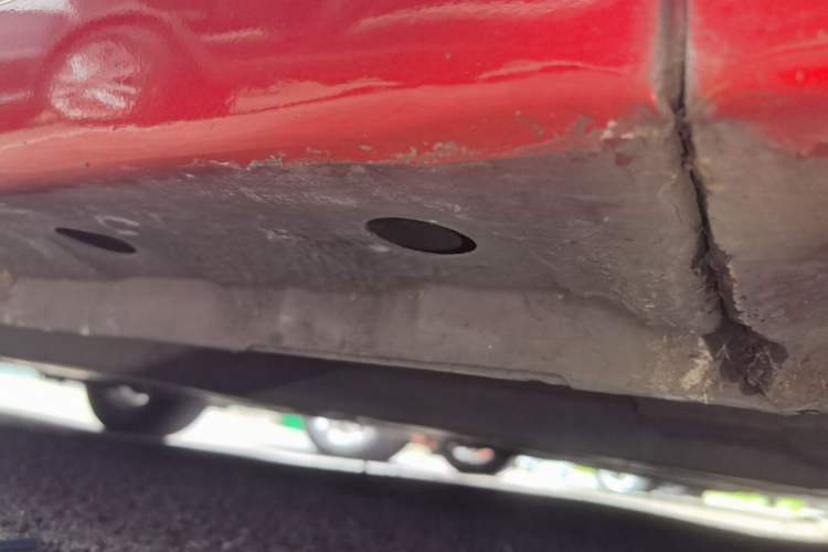 Used Mazda 3 Axela 2014 Hatchback 1.5L Automatic Luxury Model Right Side Sill