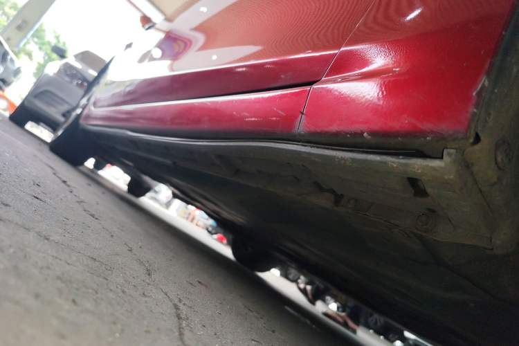 Used Mazda 3 Axela 2014 Sedan 1.5L Automatic Comfort Model Right Side Sill