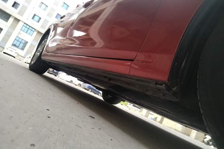 Used Mazda 3 Axela 2014 Sedan 1.5L Automatic Luxury Model Right Side Sill