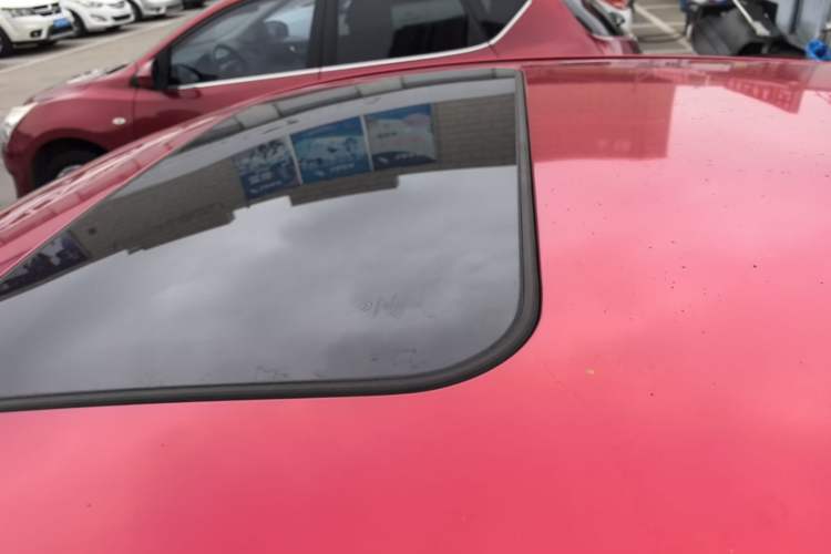 Used Mazda 3 Axela 2014 Hatchback 1.5L Automatic Luxury Model Roof