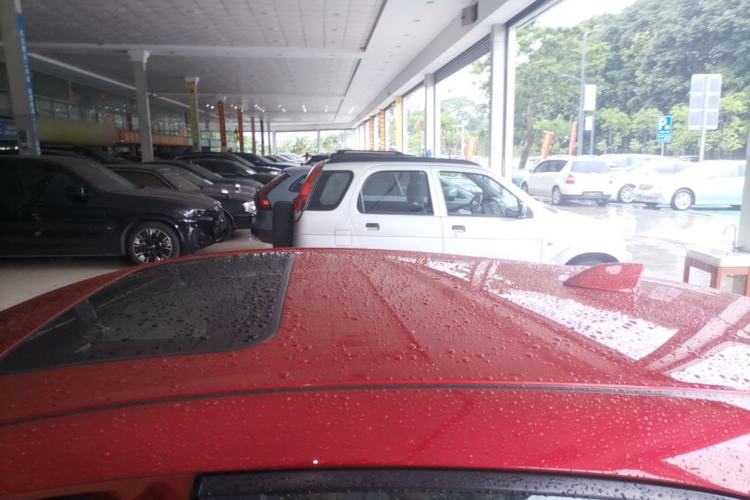 Used Mazda 3 Axela 2014 Hatchback 2.0L Automatic Flagship Model Roof