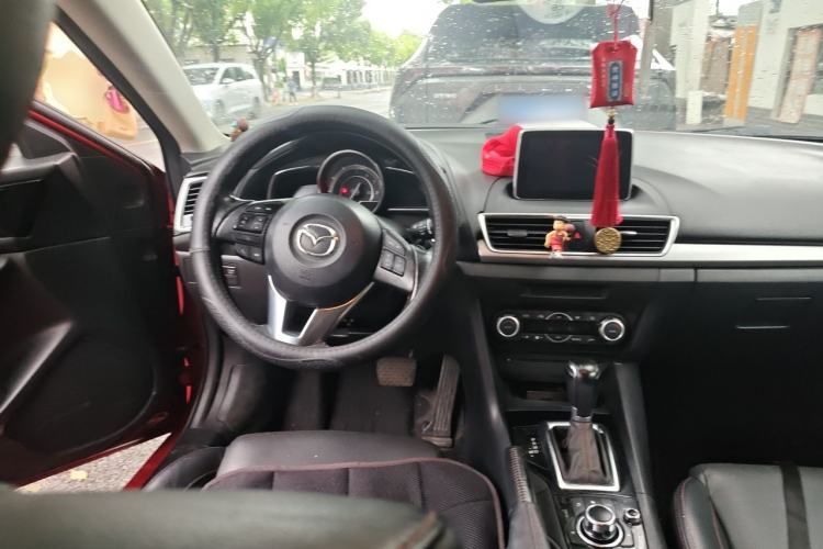 Used Mazda 3 Axela 2014 Hatchback 2.0L Automatic Flagship Model Steering Wheel