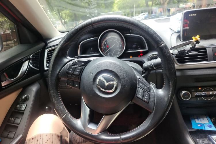 Used Mazda 3 Axela 2014 Sedan 2.0L Automatic Flagship Model Steering Wheel