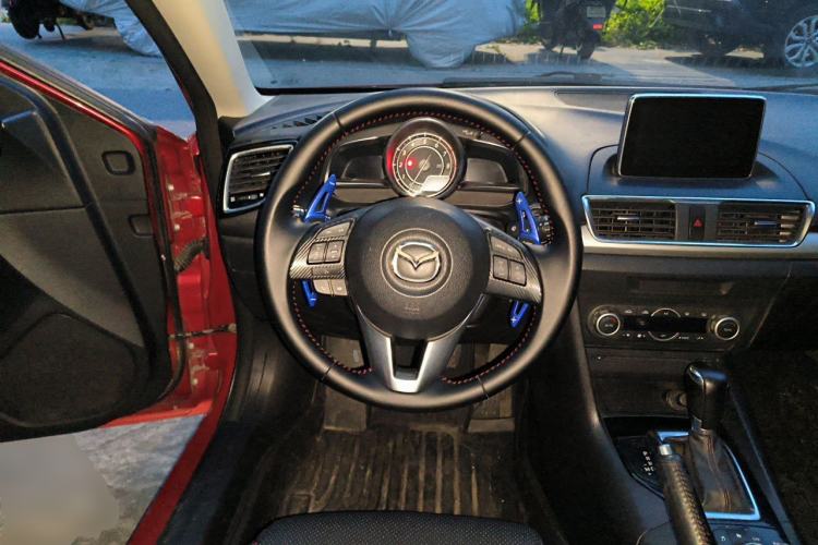 Used Mazda 3 Axela 2014 Hatchback 2.0L Automatic Flagship Model Steering Wheel