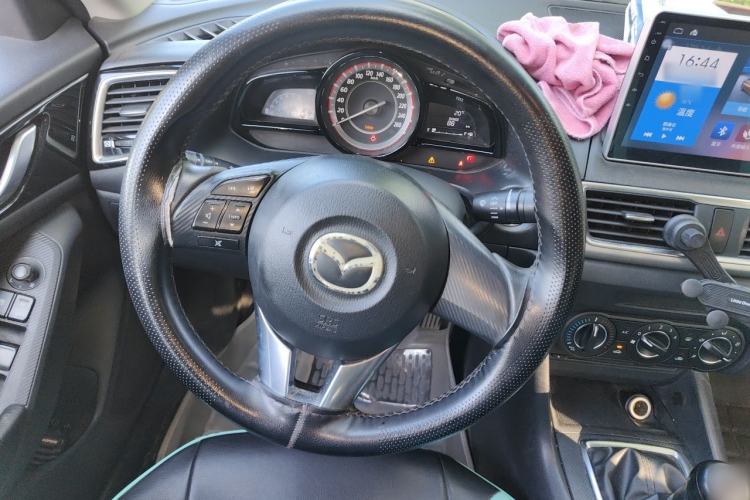 Used Mazda 3 Axela 2014 Sedan 1.5L Manual Comfort Model Steering Wheel