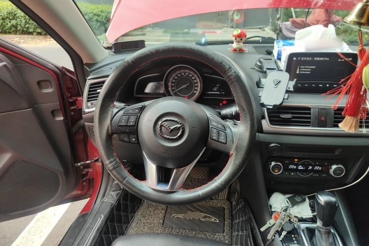 Used Mazda 3 Axela 2014 Hatchback 2.0L Automatic Sport Model Steering Wheel