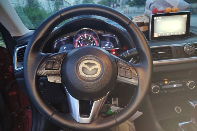 Used Mazda 3 Axela 2014 Sedan 2.0L Automatic Flagship Model Steering Wheel