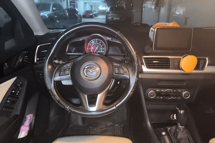 Used Mazda 3 Axela 2014 Sedan 2.0L Automatic Flagship Model Steering Wheel