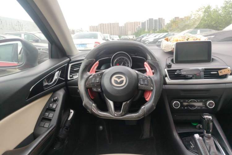 Used Mazda 3 Axela 2014 Sedan 2.0L Automatic Flagship Model Steering Wheel