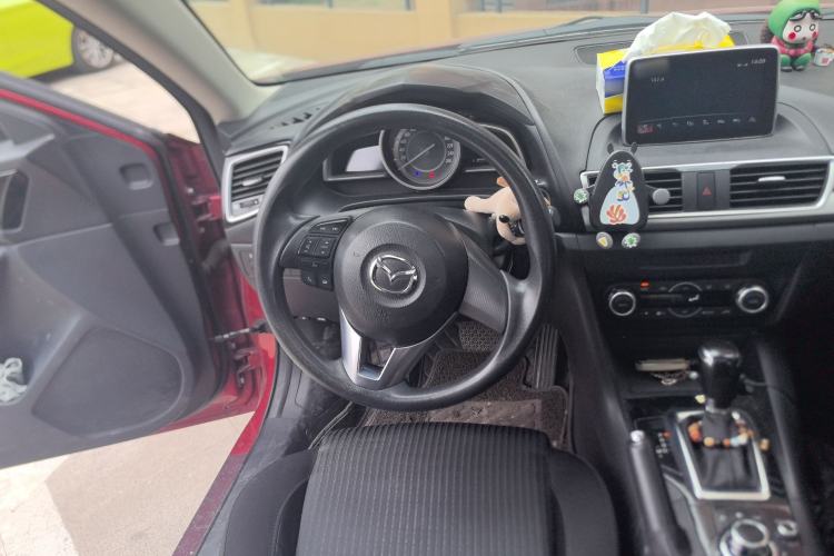 Used Mazda 3 Axela 2014 Sedan 1.5L Automatic Luxury Model Steering Wheel