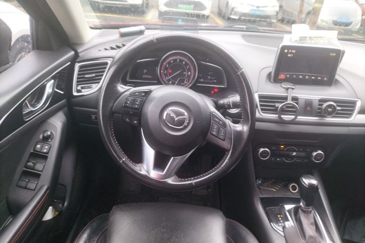 Used Mazda 3 Axela 2014 Hatchback 2.0L Automatic Flagship Model Steering Wheel