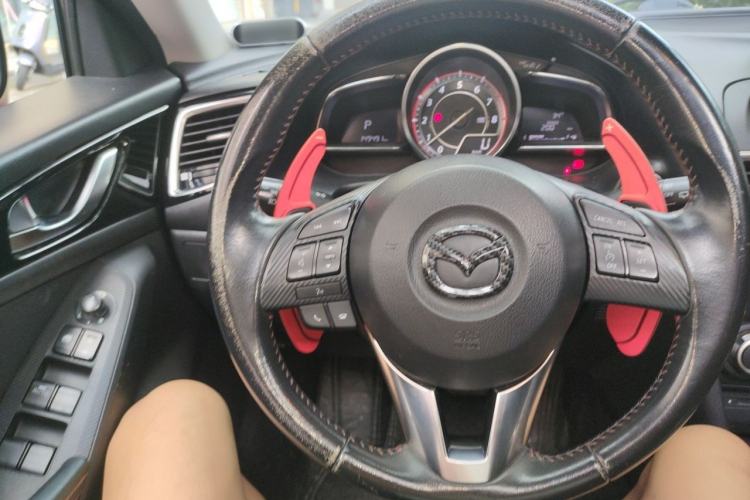 Used Mazda 3 Axela 2014 Hatchback 2.0L Automatic Flagship Model Steering Wheel